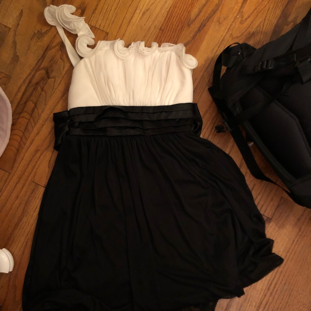 One shoulder black&white dress for any occasion